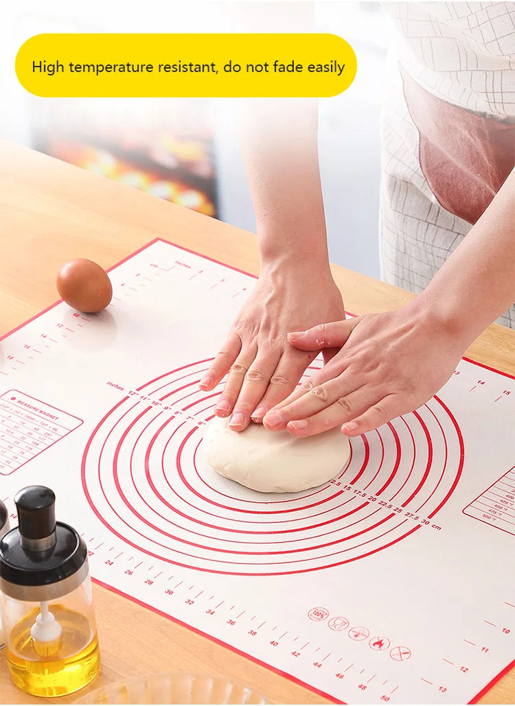 Silicone dough mat with concentric circle lines for rolling dough