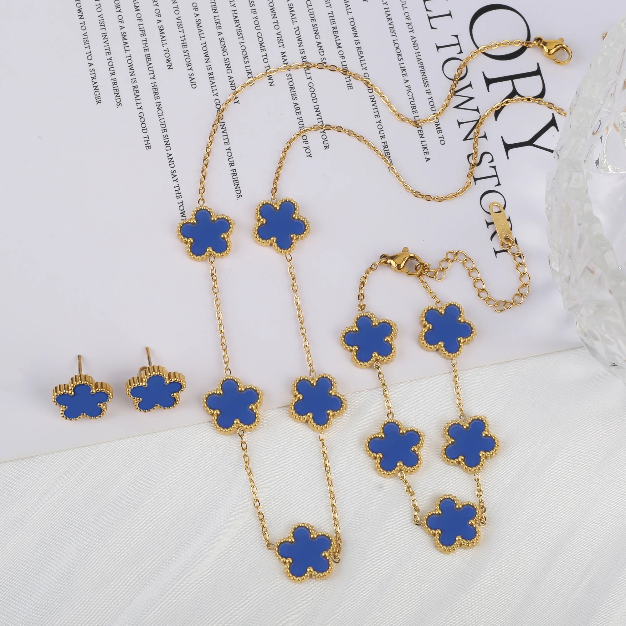 Gold-tone five-leaf flower charm jewelry set with turquoise flower pendants